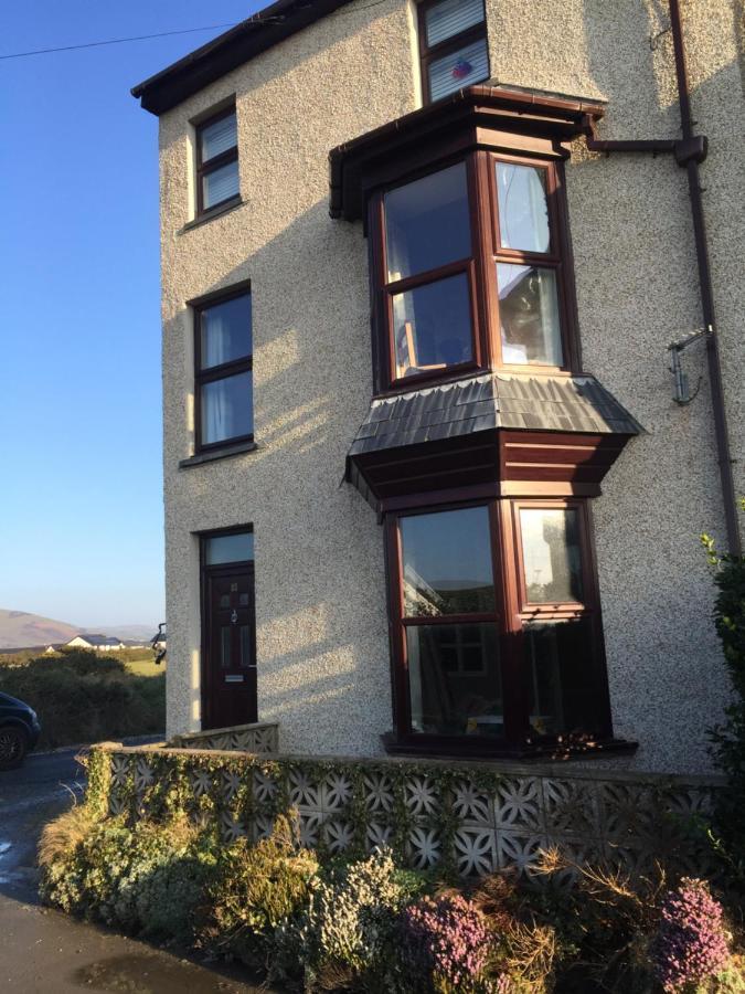 First Floor Apartment With Mountain Views Tywyn Exterior foto
